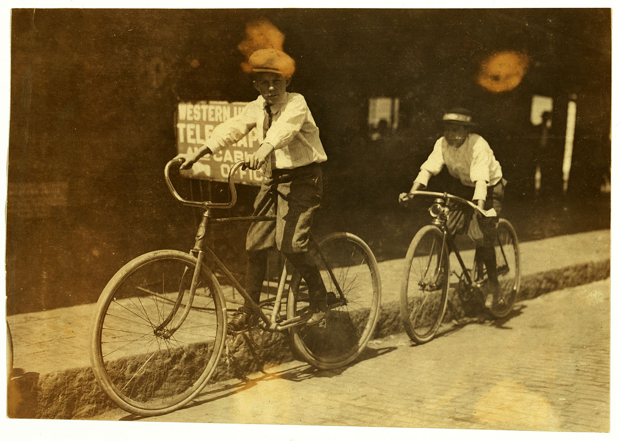 Lewis Hine, Western Union messengers on bikes in Tampa, Florida, 1911